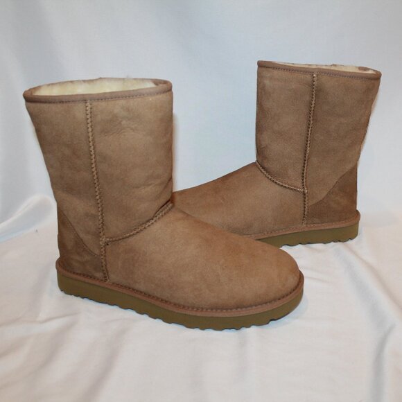 NEW UGG WOMENS CLASSIC‎ SHORT CHESTNUT SUEDE SHEARLING LINED BOOTS - Picture 1 of 7